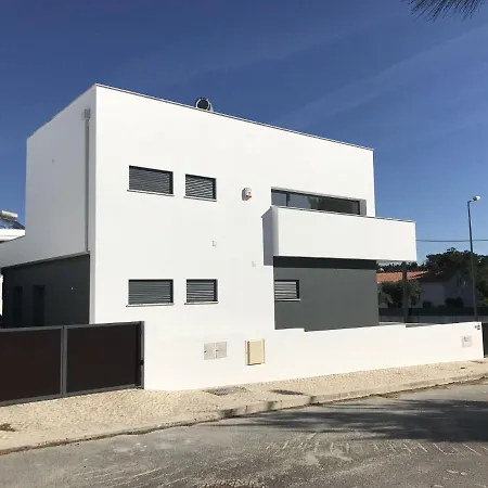 Modern With Private Pool Near The Beautiful Of Foz De Arelho Вилла Nadadouro