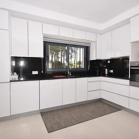 Modern With Private Pool Near The Beautiful Of Foz De Arelho 빌라 *
