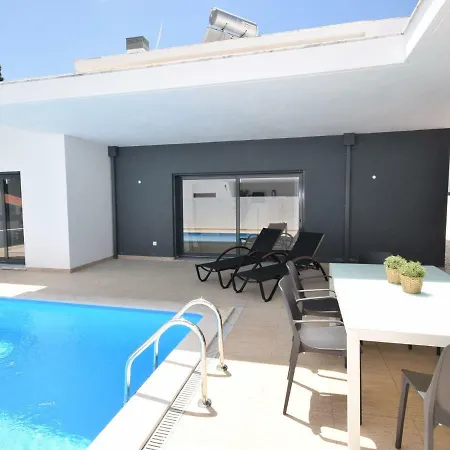 Modern With Private Pool Near The Beautiful Of Foz De Arelho 빌라 *
